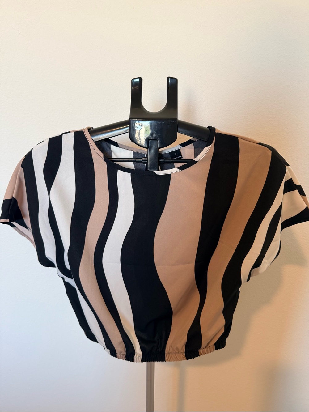 SHEIN Black White & Tan Wavy Stripe Crop Top Worn 1 time!